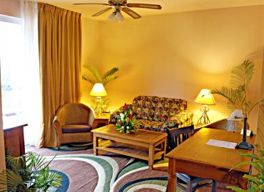 Plaza Alii Suite Living Room