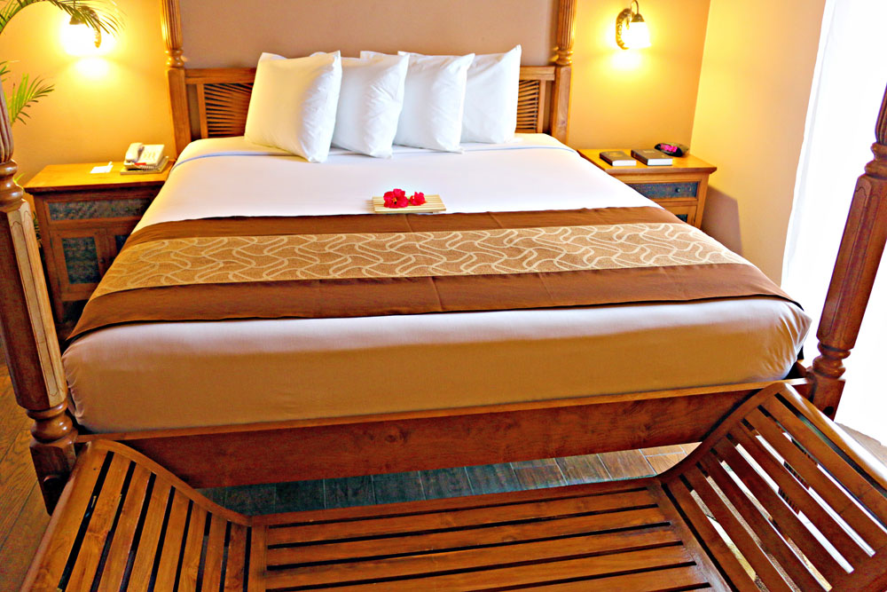 Plaza Alii Suite Bed